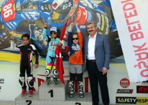 UŞAK (AA) – Türkiye Süpermoto Şampiyonası'nda ilk ayak yarışları, Uşak'ta