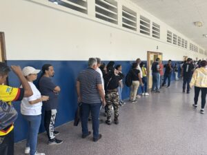 KARAKAS (AA) – Venezuela'da devlet başkanı seçiminde halk, sandıklara yoğun