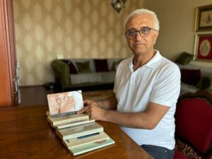 - "Özdenören, Türk insanının yaşayışını çok iyi gözlemlemiş, Erdem Bayazıt