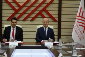 - Türkiye'de lisans ve lisansüstü programlarda azami iki yarıyıl eğitim