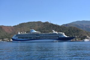 - Gemiden ayrılan yolculardan 1319'u bir hafta ilçedeki otellerde konaklayacak