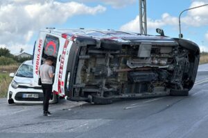 İSTANBUL (AA) – Arnavutköy'de ambulans, kamyonet ve otomobilin karıştığı zincirleme