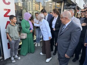 HAKKARİ (AA) – Milli Savunma Bakanı Yaşar Güler ile Aile