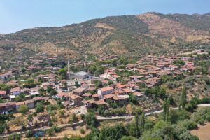 İZMİR (AA) – HÜSEYİN BAĞIŞ – Geleneksel mimari dokunun korunduğu