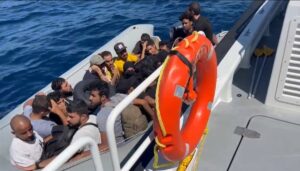 ÇANAKKALE (AA) – Çanakkale'nin Ayvacık ilçesi açıklarında 36 düzensiz göçmen