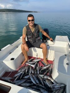 KOCAELİ (AA) – Kocaeli'nin Kandıra ilçesinde çapariyle yakalanan palamut, su