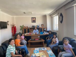 ÇORUM (AA) – Çorum'un Ortaköy ilçesinde 5 çocuk, pazarda limonata