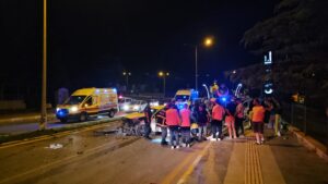 ÇORUM (AA) – Çorum’da otomobilin park halindeki hafif ticari araca