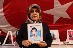 DİYARBAKIR (AA) – Dağa kaçırılan çocukları için eski HDP il