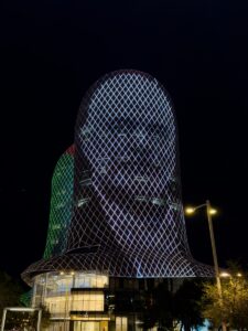 DOHA (AA) – Katar'ın başkenti Doha'da bazı binalara İran'ın başkenti