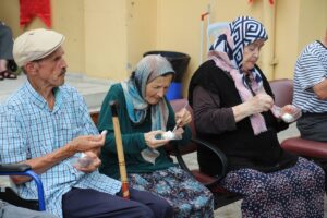 DÜZCE (AA) – Düzce'de huzurevinde kalan yaşlıların motivasyonunu artırmak için