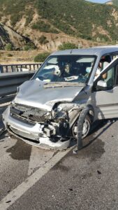 ERZİNCAN (AA) – Erzincan'da hafif ticari aracın bariyere çarpması sonucu