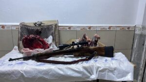 ERZİNCAN (AA) – Erzincan'ın Üzümlü ilçesinde, dağ keçisi avlayan 3