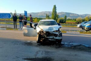 ERZİNCAN (AA) – Erzincan'da iki otomobilin çarpışması sonucu 2’si çocuk,