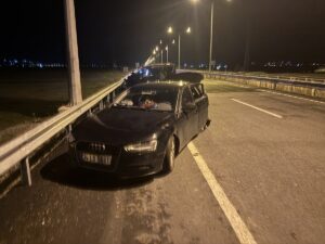 ERZURUM (AA) – Erzurum'da lastiği patlayan park halindeki otomobile hafif