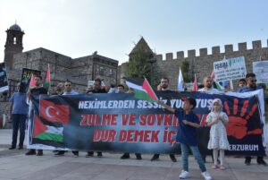 ERZURUM (AA) – Erzurum'da görev yapan hekim ve sağlık çalışanları,