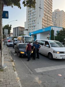 İSTANBUL (AA) – Esenyurt'ta site çevrelerinde polis ekipleri tarafından denetim