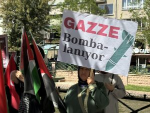 ESKİŞEHİR (AA) – Eskişehir'de sağlık çalışanları İsrail'in Gazze'ye saldırılarını protesto