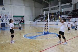 KİLİS (AA) – Türkiye Voleybol Federasyonu (TVF) tarafından çocukların voleybol