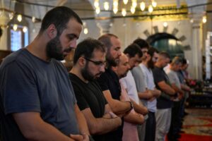 İSTANBUL (AA) – İstanbul'daki camilerde, İran'ın başkenti Tahran'da suikasta uğrayan