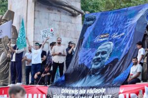 İSTANBUL (AA) – Gazze Dayanışma Platformu üyeleri, İsrail'in saldırdığı Gazze'ye