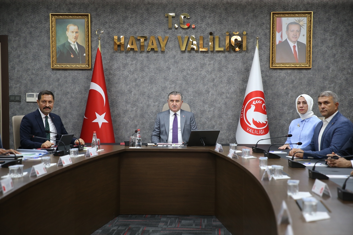 Gençlik ve Spor Bakanı Bak, Hatay Stadı'nda incelemede bulundu: