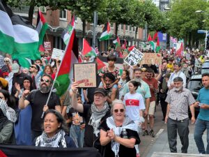ROTTERDAM (AA) – Hollanda'nın Rotterdam kentinde binlerce kişi, Filistin'e destek