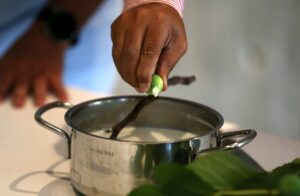 ÇANAKKALE (AA) – Anadolu'da günümüzde Yörükler tarafından keçi sütüne incir