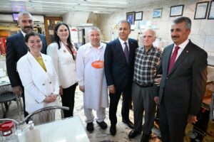 EDİRNE (AA) – İçişleri Bakanı Ali Yerlikaya, Edirne'de esnaf ziyaretinde