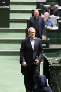 - Mesud Pezeşkiyan, kabinesi için önerdiği 19 bakan adayının niteliklerinin