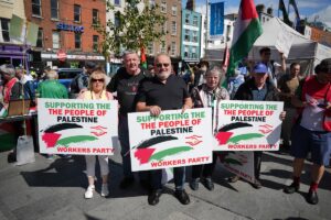 DUBLİN (AA) – İrlanda'nın başkenti Dublin'de göstericiler, ABD'nin Gazze saldırılarını