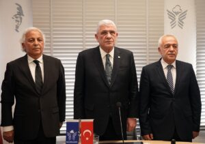 - "Giden, küsen, istifa eden, gönlü kırılan arkadaşlarımıza hulus-i kalp