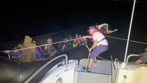 - Göçmen kaçakçılığı yaptığı iddiasıyla 3 şüpheli gözaltına alındı