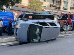 İSTANBUL (AA) – Kartal'da iki minibüs ve bir otomobilin karıştığı