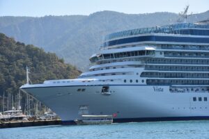 MUĞLA (AA) – Marshall bayraklı lüks kruvaziyer "Vista" Muğla'nın Marmaris