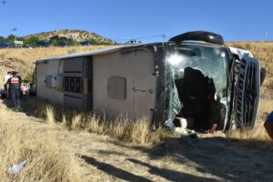 MALATYA (AA) – Malatya'nın Akçadağ ilçesinde yolcu otobüsünün devrilmesi sonucu