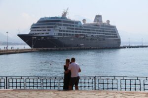 ANTALYA (AA) – Malta bayraklı "Azamara Journey" adlı kruvaziyer, Antalya'nın