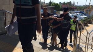 MERSİN (AA) – Mersin'in Erdemli ilçesinde, kadın öğretmeni bıçaklayarak öldürdüğü