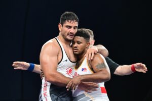 - Milli güreşçi Taha Akgül, çeyrek finale yükseldi