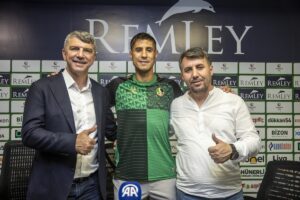 SAKARYA (AA) – Trendyol 1. Lig ekiplerinden Sakaryaspor, defans oyuncusu