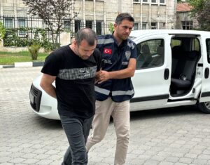 SAMSUN (AA) – Samsun ve Sakarya'da 2 kişiyi dolandırdıkları iddiasıyla