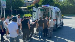 İSTANBUL (AA) – Şişli'de hafif ticari araç ile motosikletin çarpışması