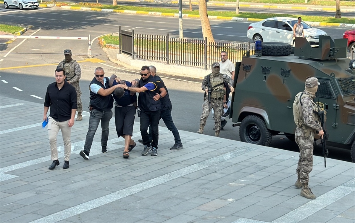 Tekirdağ'da eşini darbederek öldüren zanlı adliyeye sevk edildi