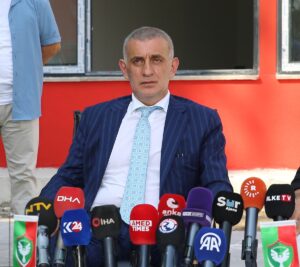 - "Amatöre çok önem veriyoruz. Futbolun kalkınmasının da ilk hamlesinin
