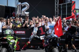- Milli motosikletçi, Dünya Superbike Şampiyonası'nda üst üste 13. birinciliğini