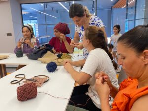 - Projeyle köylerdeki üreticiler, akıllı tarım uygulamaları, katma değerli ürün