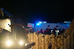 İSTANBUL (AA) – Tuzla'da kazı çalışması sırasında meydana gelen göçükte