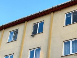 UŞAK (AA) – Uşak'ta dördüncü kattan düşen 3 yaşındaki çocuk