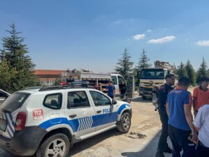 UŞAK (AA) – Uşak'ta, beton düzleme makinesinin egzozundan çıkan karbonmonoksit