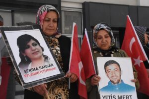 VAN (AA) – Van'da çocukları dağa kaçırılan aileler, Halkların Eşitlik